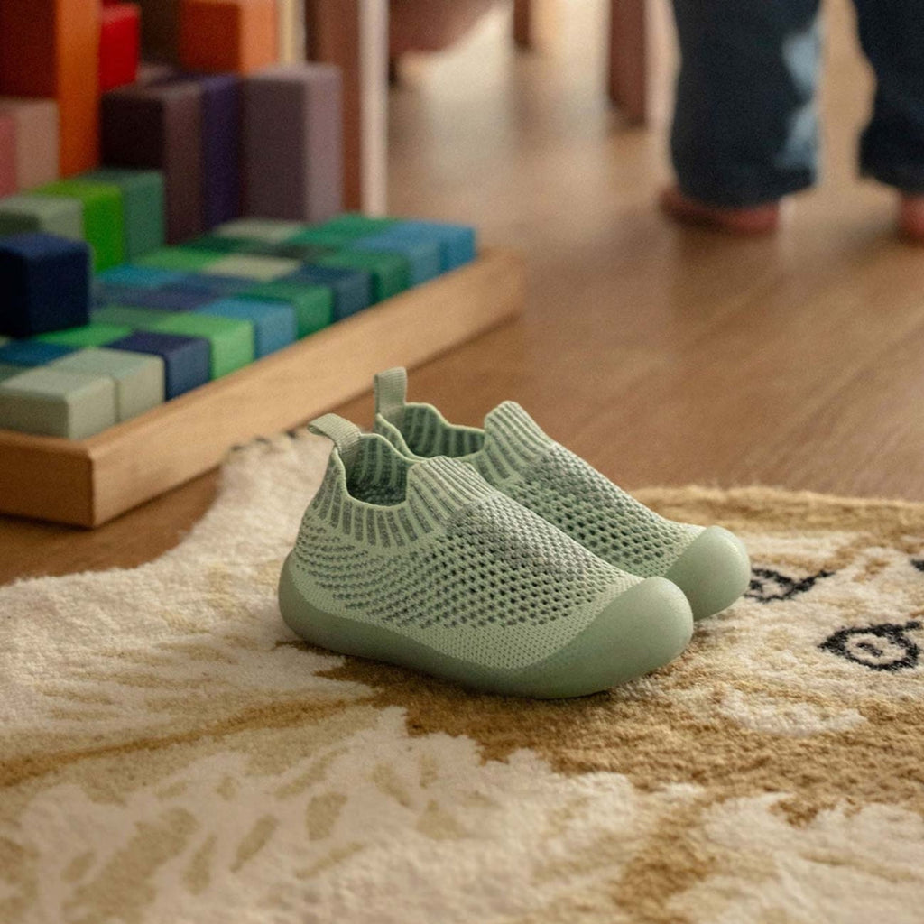 Zapatos para bebé – primeros pasos ligeros y seguros