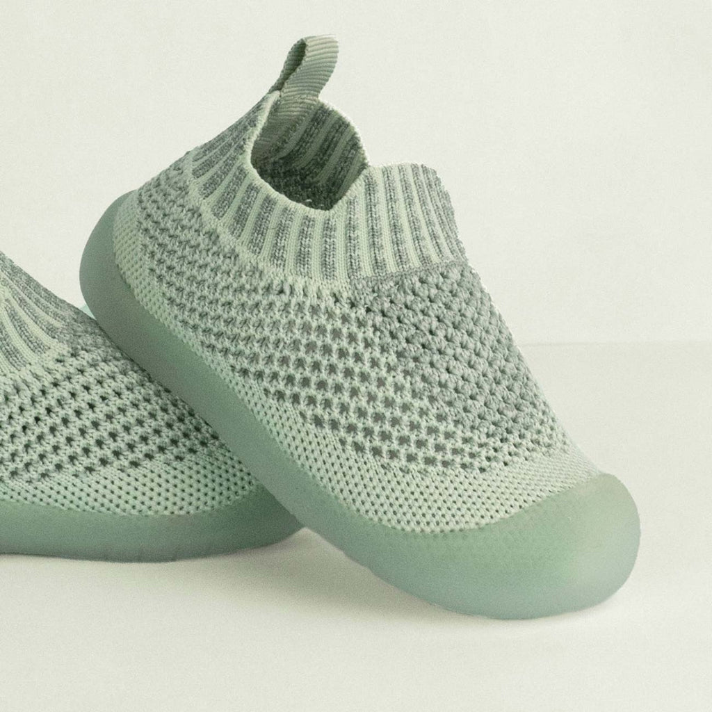 Zapatos para bebé – primeros pasos ligeros y seguros