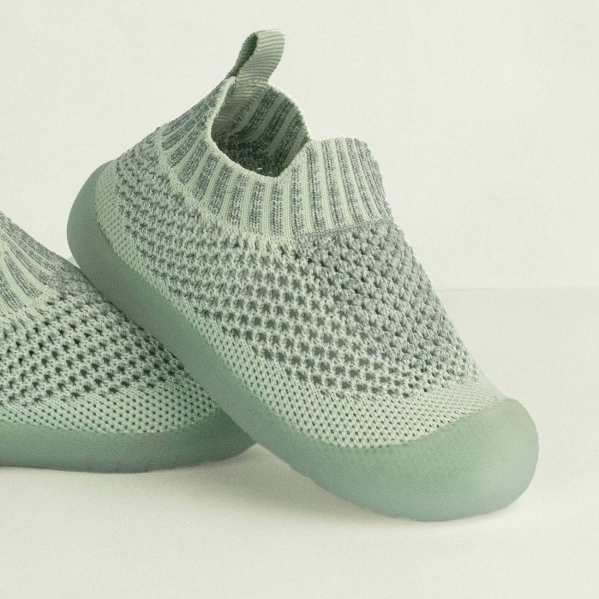 Zapatos para bebé – primeros pasos ligeros y seguros