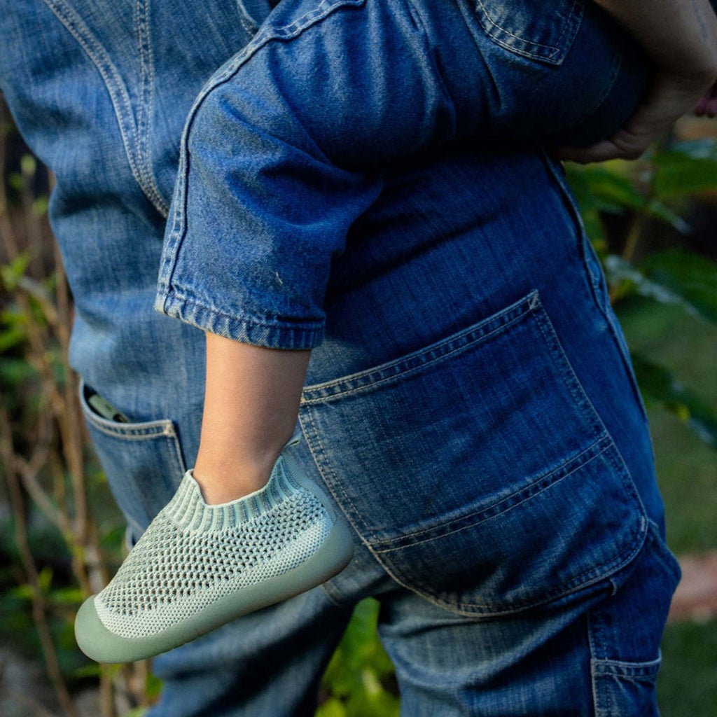 Zapatos para bebé – primeros pasos ligeros y seguros