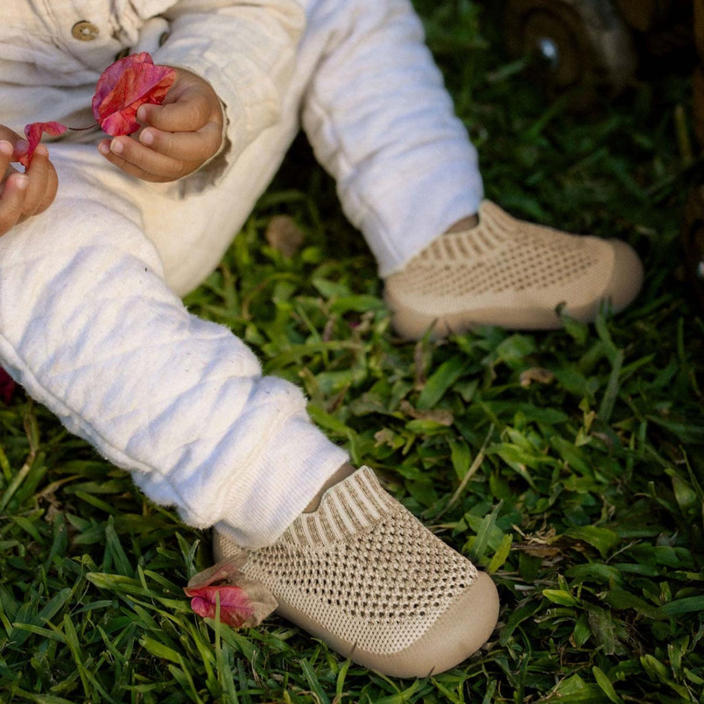 Zapatos para bebé – primeros pasos ligeros y seguros