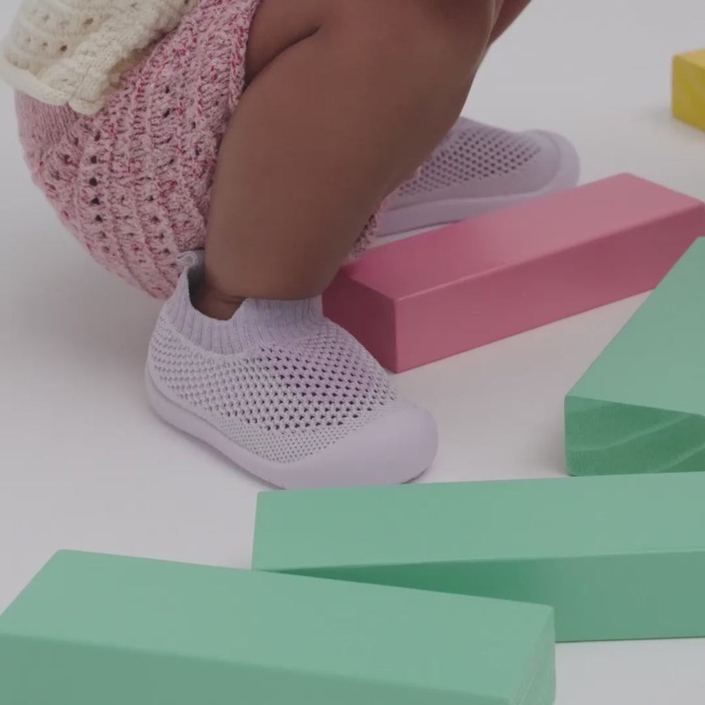 Zapatos para bebé – primeros pasos ligeros y seguros