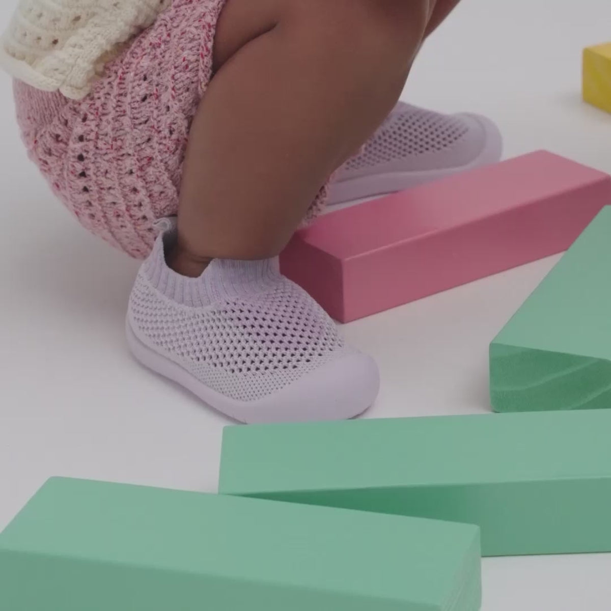 Zapatos para bebé – primeros pasos ligeros y seguros